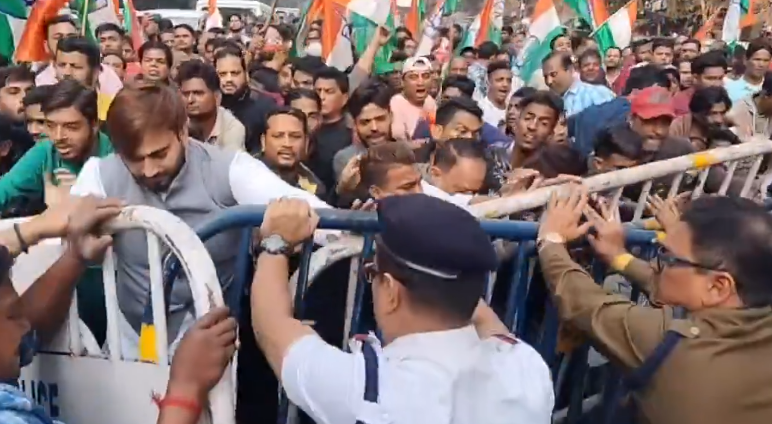 Election Commission office gherao by West Bengal Congress workers