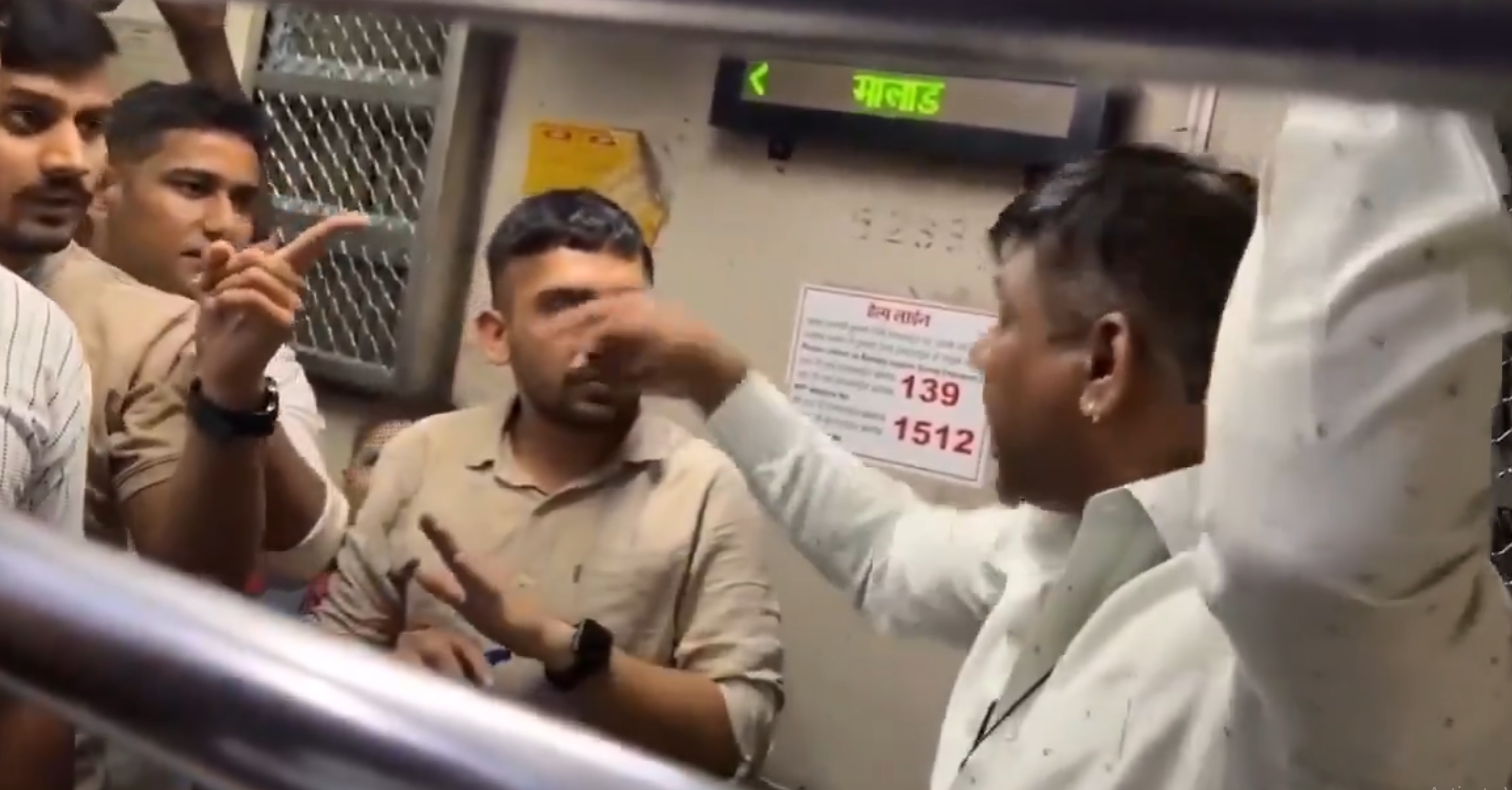 Man abusing and assaulting a boy in a Mumbai local train just because he didn't speak Marathi.