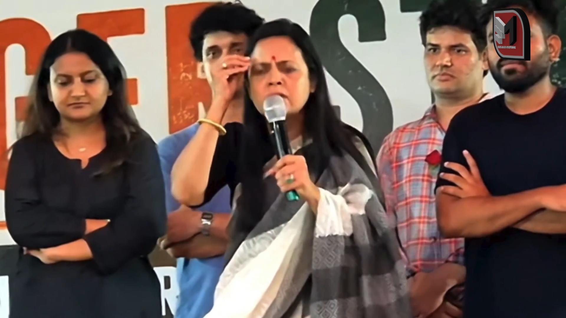 Mahua Moitra joins CJP Protest at Jantar Mantar.