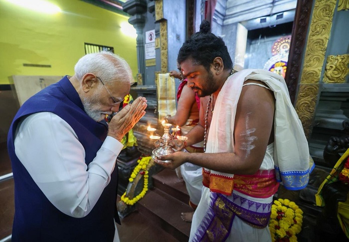 Prime Minister Modi visited the Shri Ganesh Temple in Victoria.