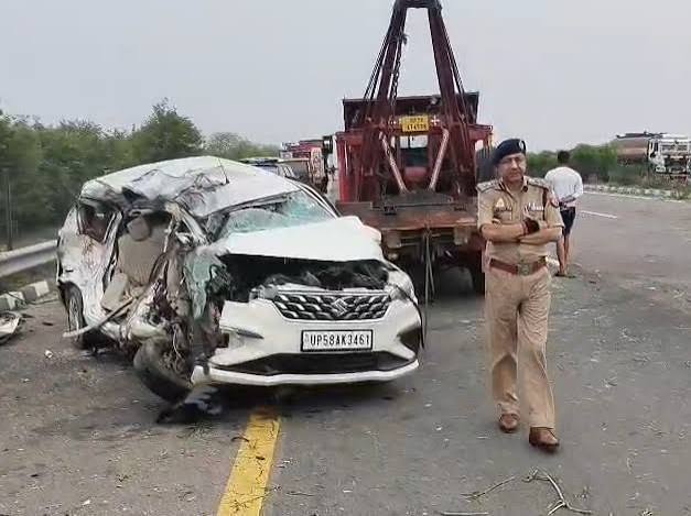 Five killed in road accident on Agra-Lucknow Expressway