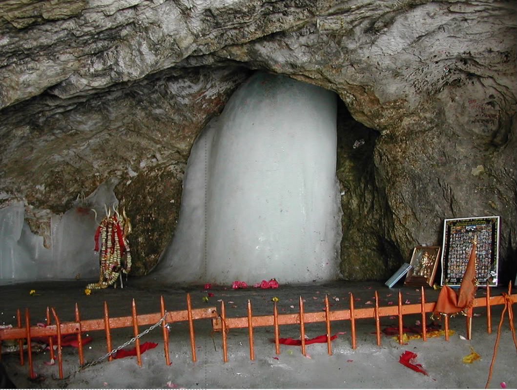 First batch of 3,865 pilgrims depart from Baltal and Pahalgam base camps to holy cave temples and second batch from Jammu
