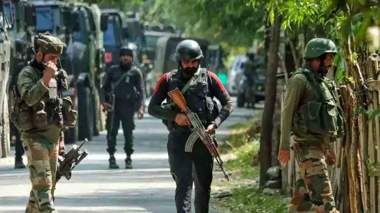 Gun battle in Shopian, Jammu & Kashmir! Army surrounds forest to capture two hiding Lashkar terrorists
