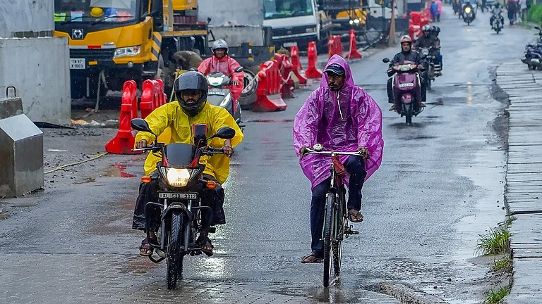 MD Issues Heavy Rain Alert As Monsoon Intensifies Across 13 States Including Uttar Pradesh, Bihar, and Delhi