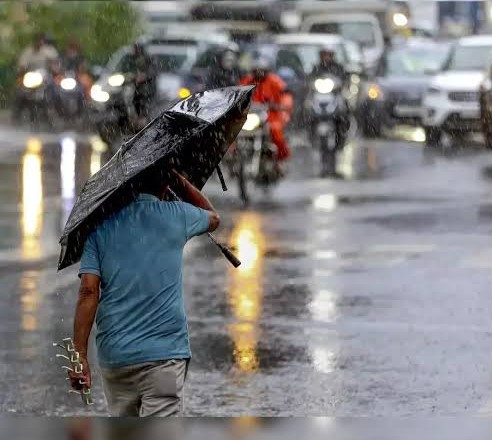 Deep Depression Triggers Heavy Rain Across South Bengal; Waterlogging Hits Kolkata, Heavy Rain Alert for Several Districts