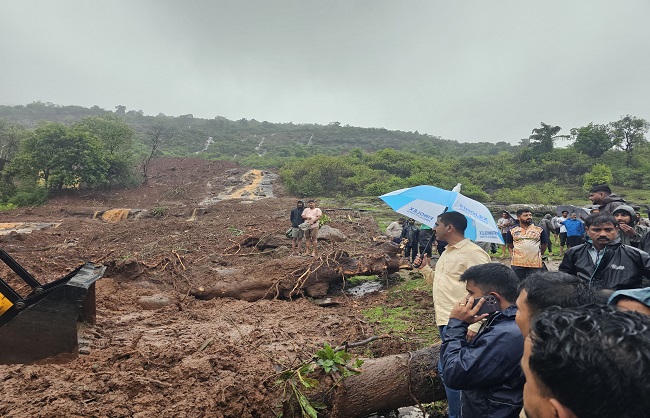 Heavy rain wreaks havoc; traffic disrupted on Mumbai-Goa Highway.