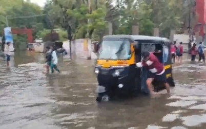 Maharashtra battered by heavy rain; rainfall shows no signs of stopping in Mumbai.