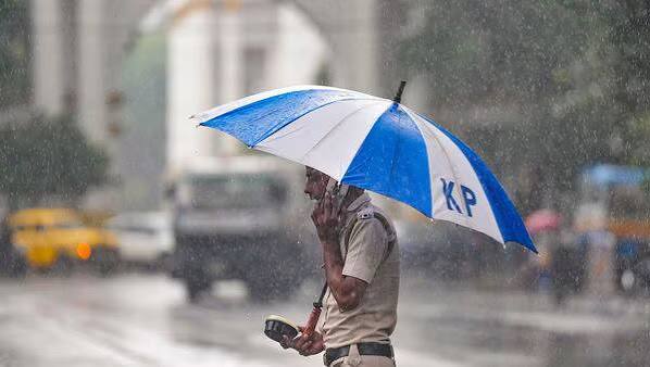 Rainfall to decrease in South Bengal; heavy rain forecast for the North.