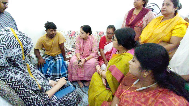 Baruipur rape and murder: BJP leader Locket Chatterjee and Minister Agnimitra Paul met the victim's family.
