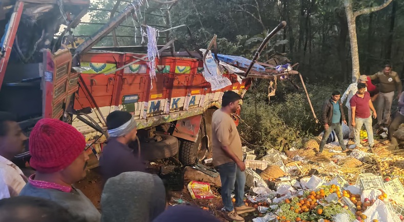 Six killed in road accident at Arvel Ghat in Yellapur, Karnataka