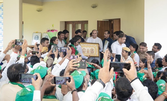 Naveen was met by Sundargarh BJJ leaders and workers