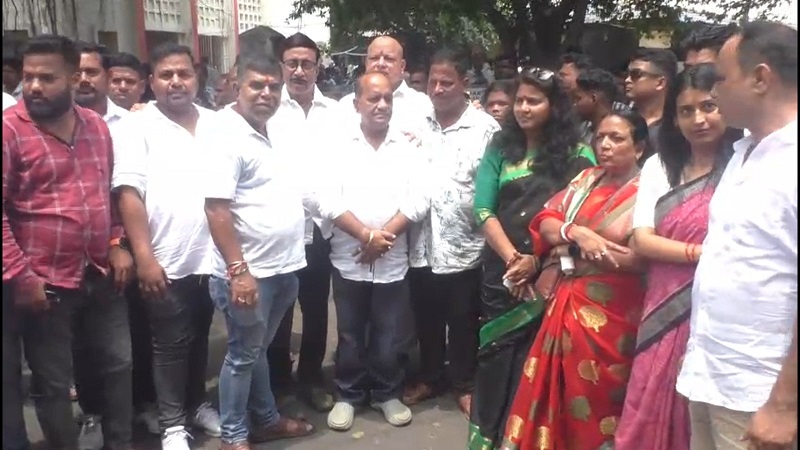 Protest by Jail District Congress in case of lying to Congressman