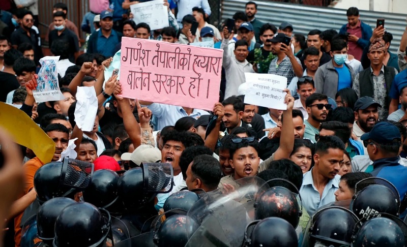 Nepal: Demonstration of student organizations against Balendra government