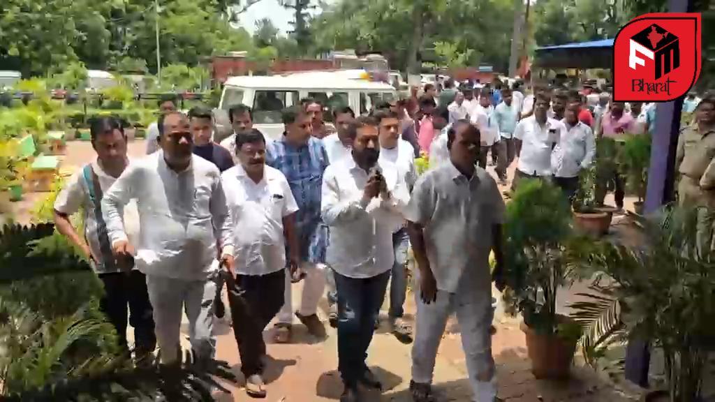 BJD goons attack Talcher Medical College staff, BJP gheraos over police station