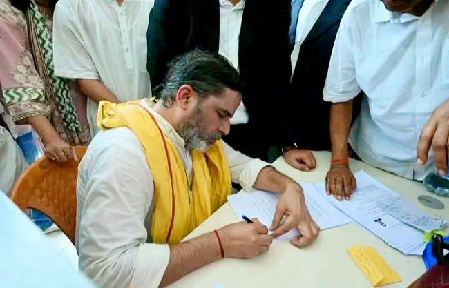 Bankipur By-election: Jan Suraaj chief Prashant Kishor and BJP candidate Neeraj Sinha filed their nominations.