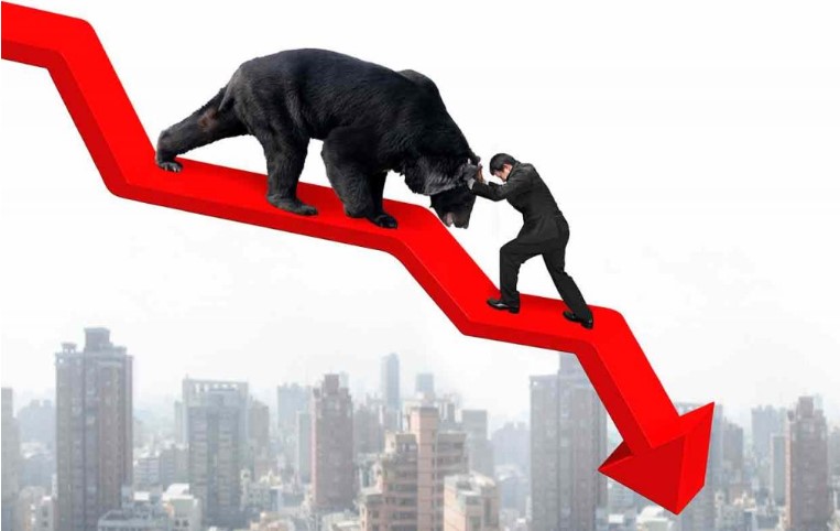 Markets tumble in early trade as the Sensex and Nifty decline