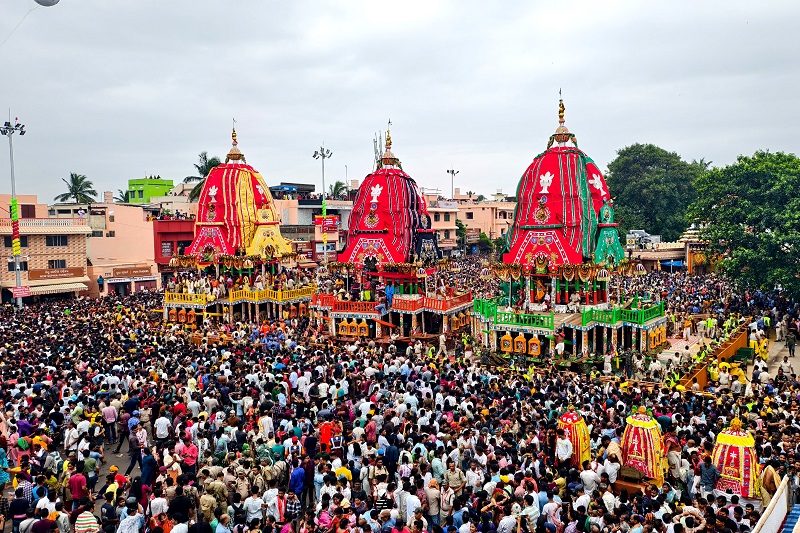 Lakhs of devotees offer prayers before Lord Jagannath, sibling deities at Gundicha Temple during Rath Yatra