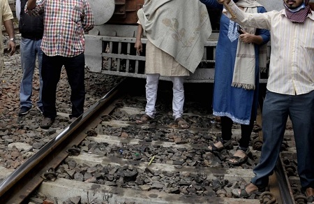 Bihar: Itadhi crossing protest intensifies in Buxar; rail blockade foiled