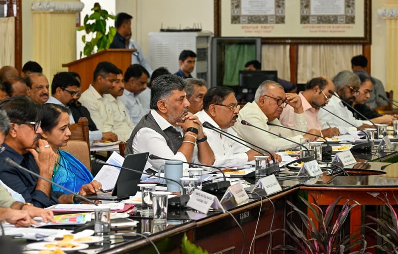 K'taka drought: CM Shivakumar says 178 taluks affected; holds review meet