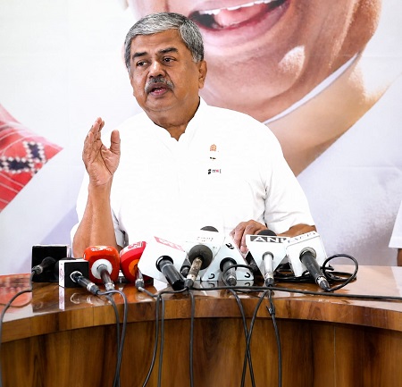 BJP shielding paper leak networks, claims K’taka Congress