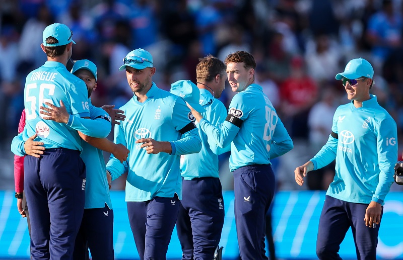 England defeated India by 27 runs in the third ODI and won the series 2-1.