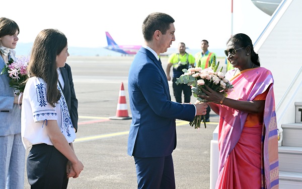 President Murmu arrives in Moldova on historic first-ever visit by Indian Prez