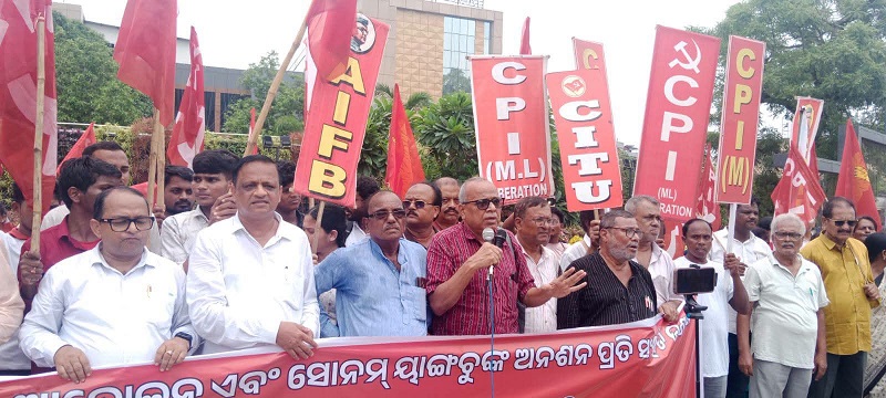 Left parties hold public protest in Bhubaneswar in support of student movement and Sonam Wangchuk