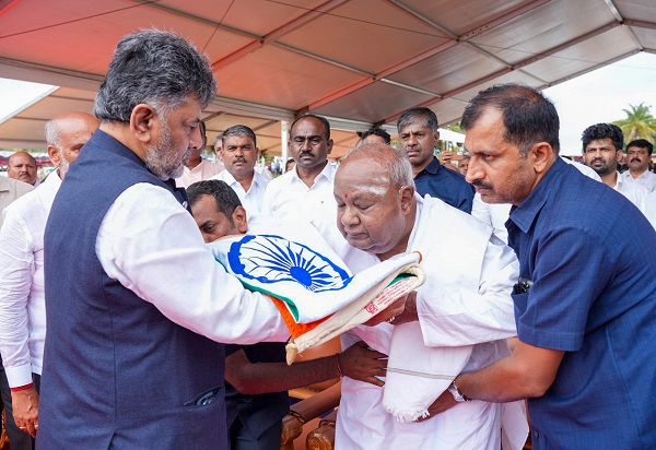 Chennamma cremated with full state honours; CM Shivakumar, Union Ministers pay tributes