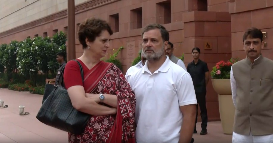 Rahul Gandhi demands govt’s apology for crackdown on protesting students