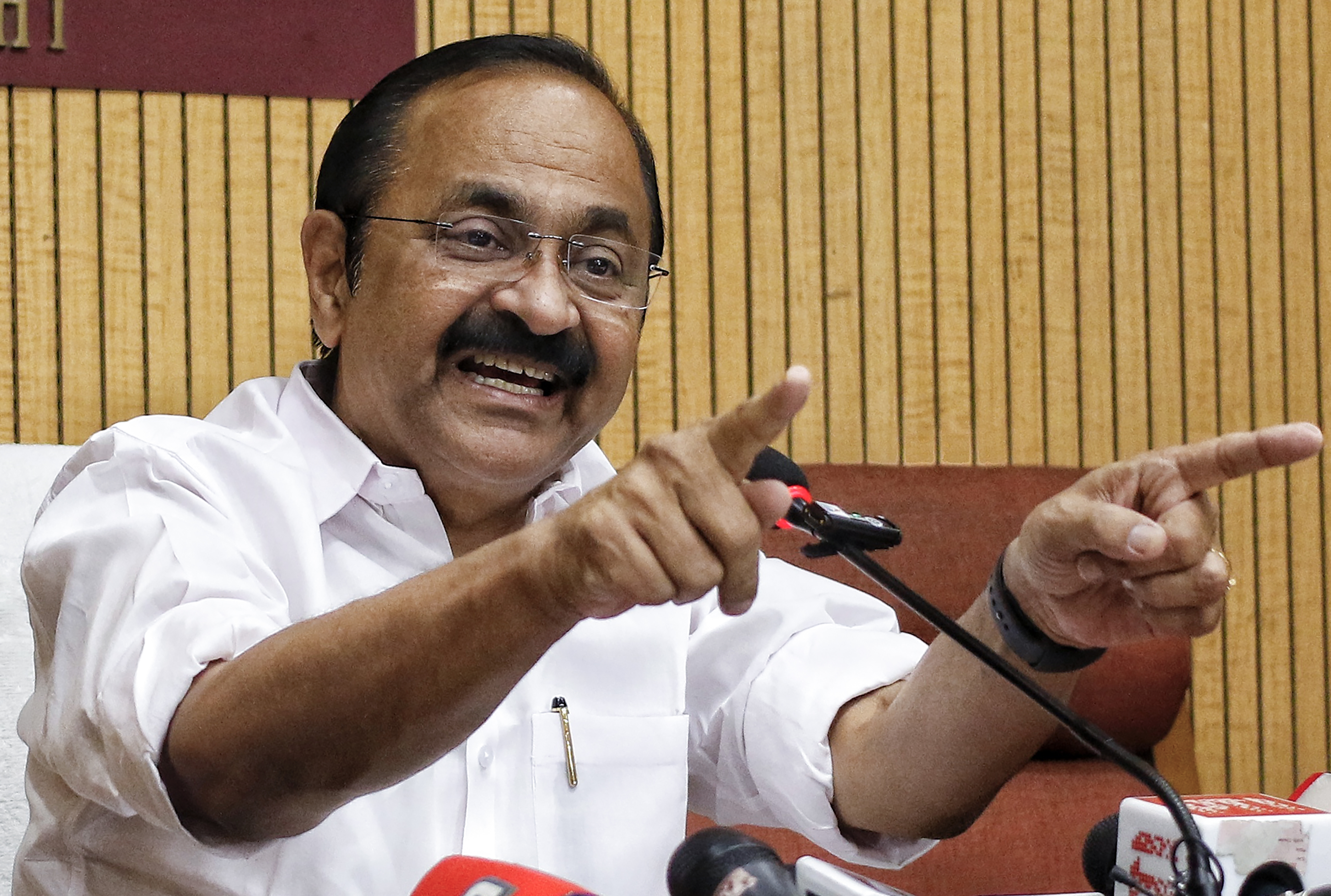 Satheesan joins Delhi protest, Congress top brass backs students' agitation