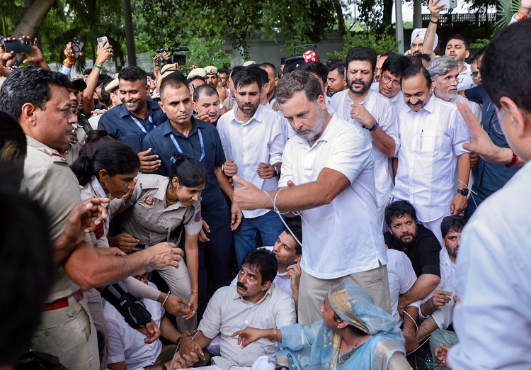 Rahul leads Cong march outside PM’s residence, party MP claims ‘police trying to thwart stir’