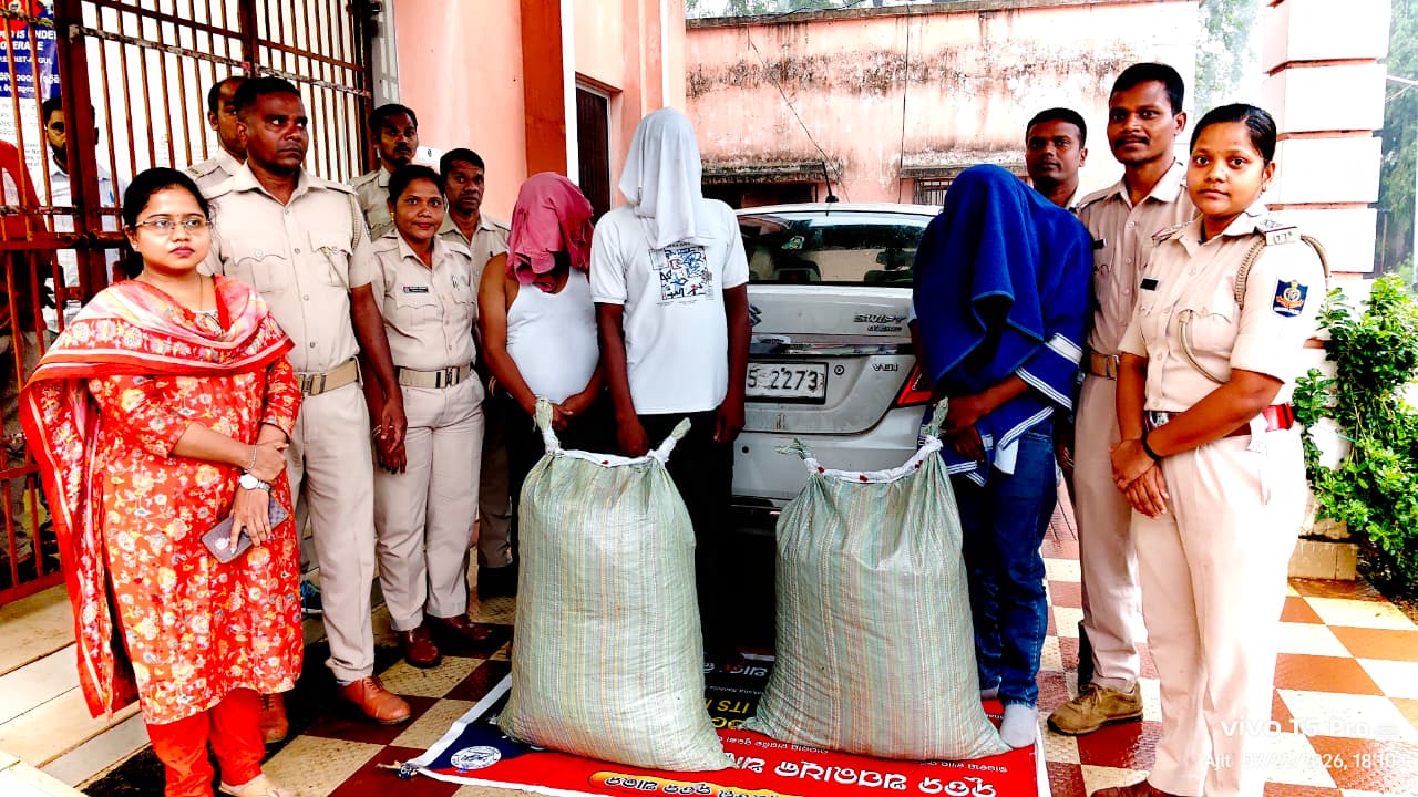 Three Arrested and Vechile Seized in Ganja Smuggling by Pallahara police