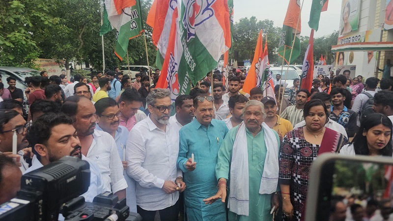Congress has taken action against the repression of male and female students and the strong protest of Rahul Gandhi and Priyanka Gandhi, by making effigies of Prime Minister Narendra Modi, Home Minister Amit Shah and Education Minister Dharmendra Pradhan.
