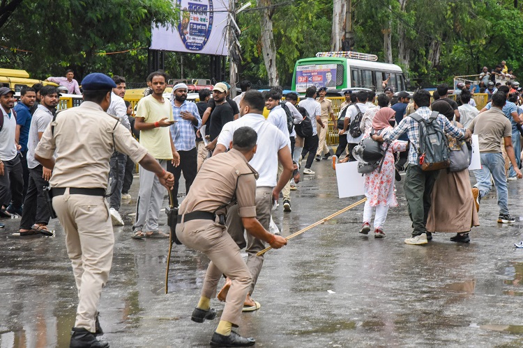 Bihar Assembly witnesses uproar over Patna students' stir, police lathi-charge on protestors