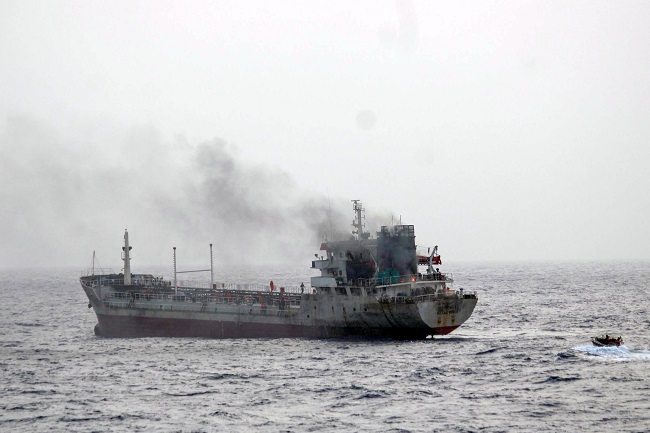Saudi tanker attacked in Red Sea, catches fire (Ld)