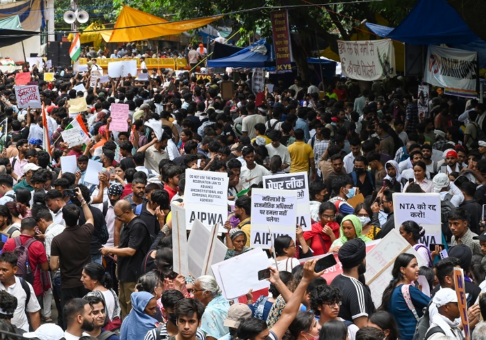 Home Ministry orders suspension of mobile internet services near Jantar Mantar