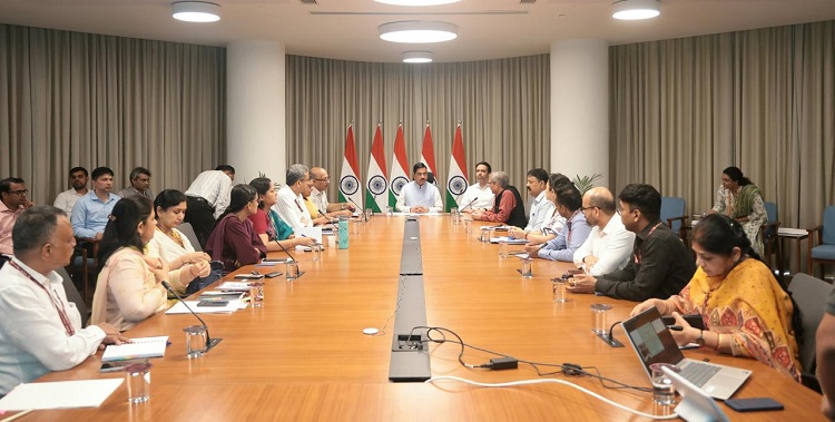 Pralhad Joshi assumes charge as Union Education Minister following Dharmendra Pradhan's resignation