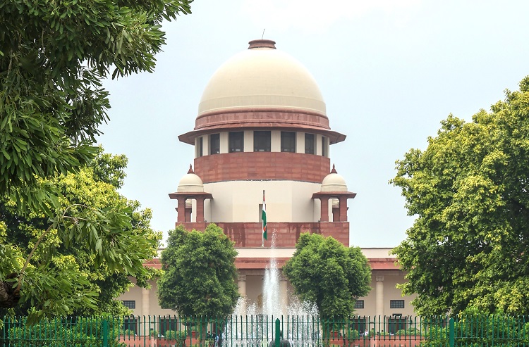 Accused not entitled to advocate's continuous presence during police interrogation, rules SC