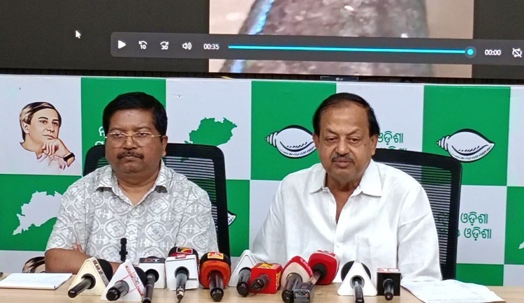 While the flood situation in the state is getting worse, the Chief Minister is busy with a banquet in New Delhi: BJD