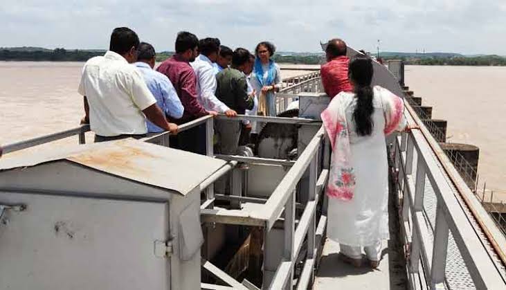 Principal Secretary, Water Resources Department, inspected Mundli Weir and Naraj Barrage