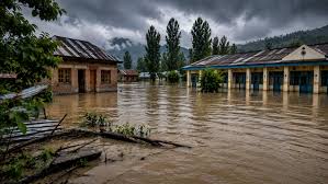 Flood situation in Shopian due to heavy rain, many houses and schools submerged, highway closed due to cloudburst in Kishtwar