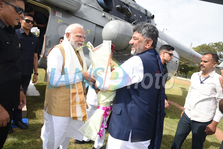 PM Modi received by K'taka CM Shivakumar in Mysuru