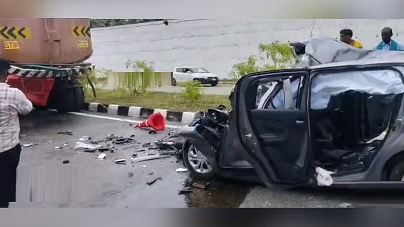 Five killed as car rams stationary lorry in TN's Pollachi