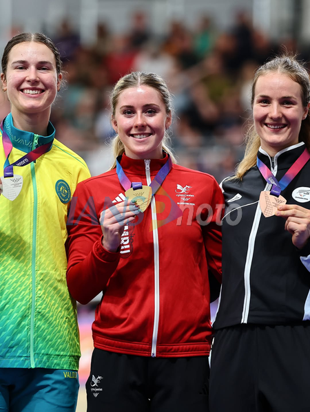 Emma Finucane creates Commonwealth Games history with fourth track cycling gold