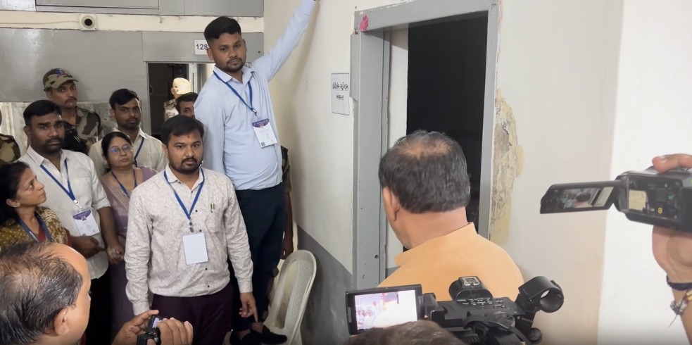 Gujarat: Counting underway in Manjalpur bypoll; BJP's Satish Patel takes early lead