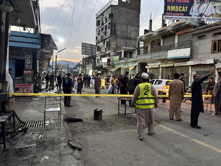 Pakistan: Death toll in Swat police station suicide attack rises to 17