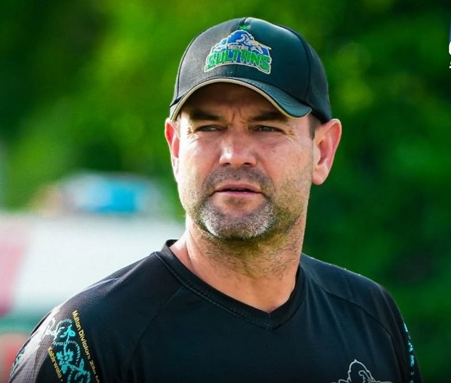 Pakistan appoints South African Mike Smith as batting coach