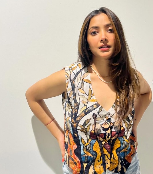 Shweta Basu Prasad makes her first-ever solo Sitar recital on stage, says she felt 'nervous'