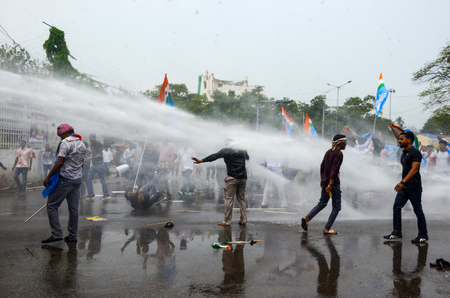 Student protest over teacher recruitments at varsities turns tense in Patna, police use water cannons