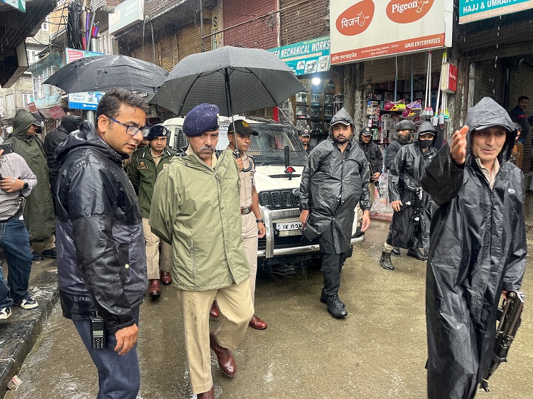 J&K Police announces Rs 15 lakh reward for information leading to arrest of cop killer LeT terrorist